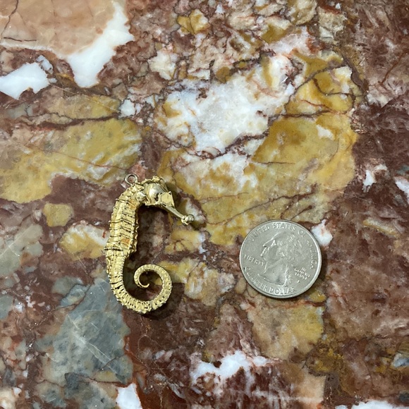 Gold-Colored Metal Seahorse Pendant - Picture 8 of 8